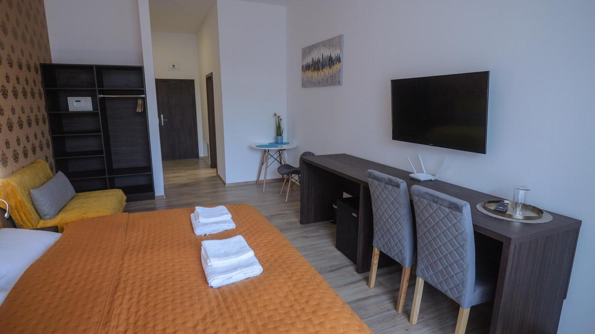 Premium City Centre Bedrooms Прешов Экстерьер фото