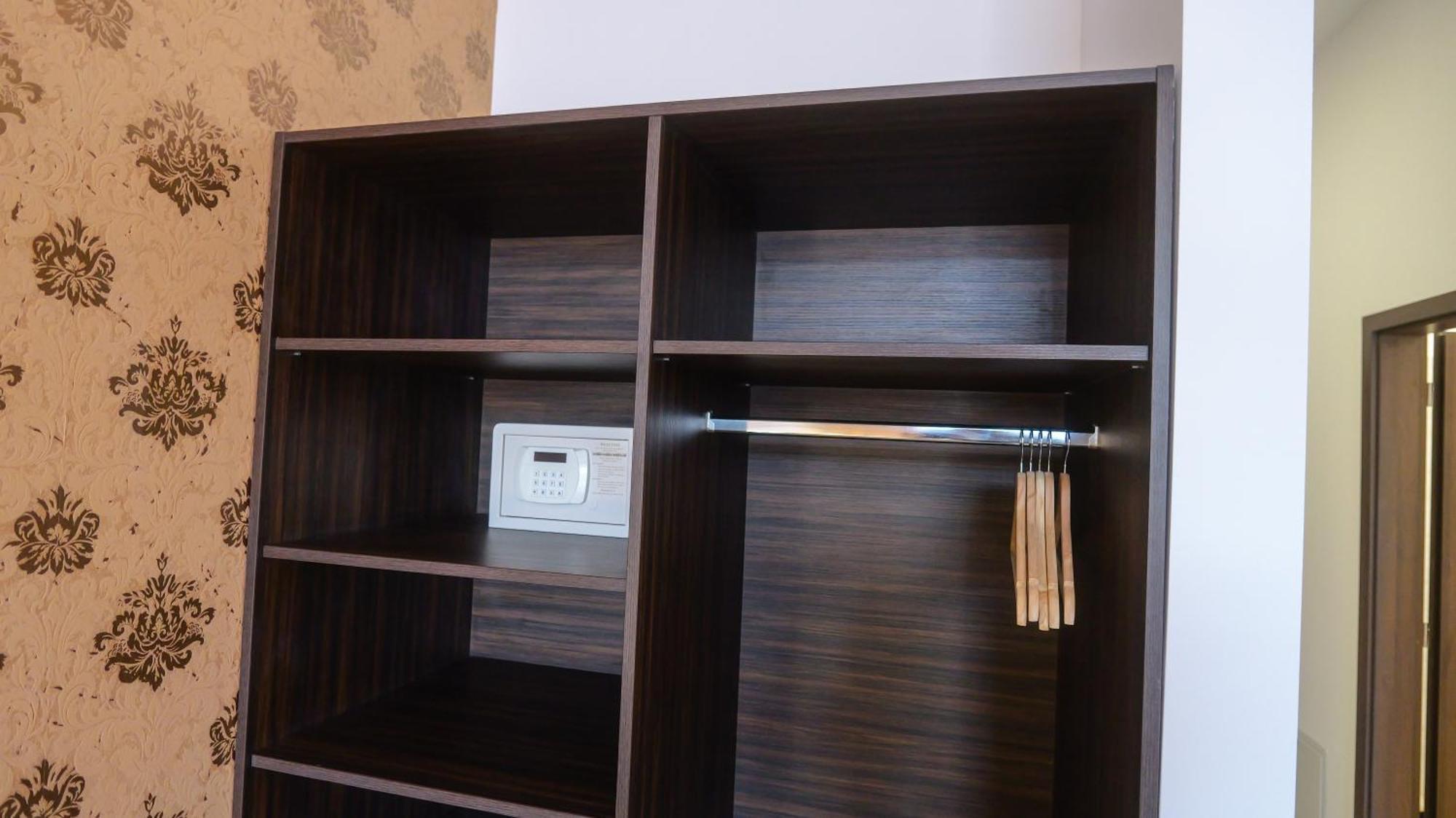 Premium City Centre Bedrooms Прешов Экстерьер фото