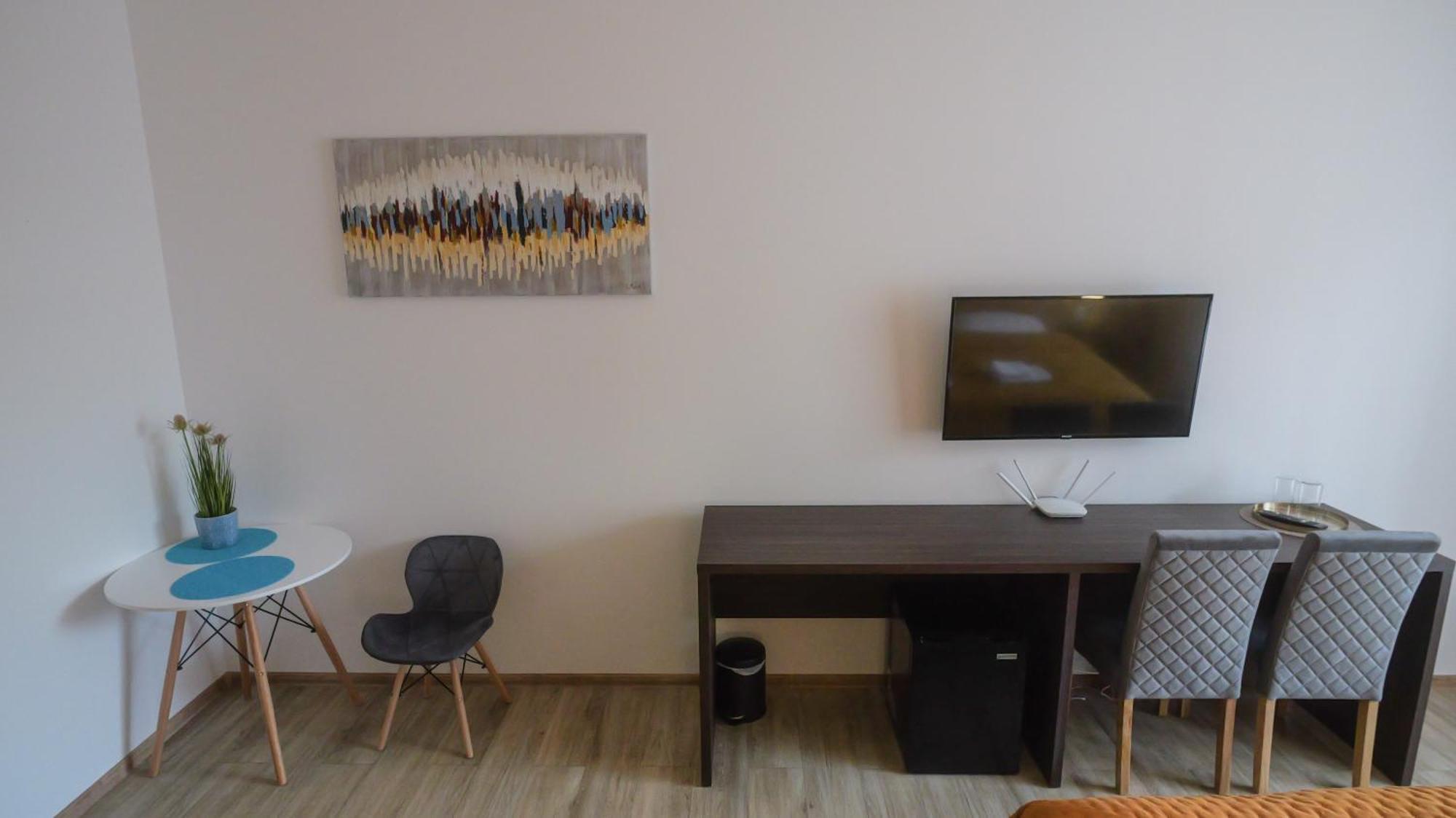 Premium City Centre Bedrooms Прешов Экстерьер фото