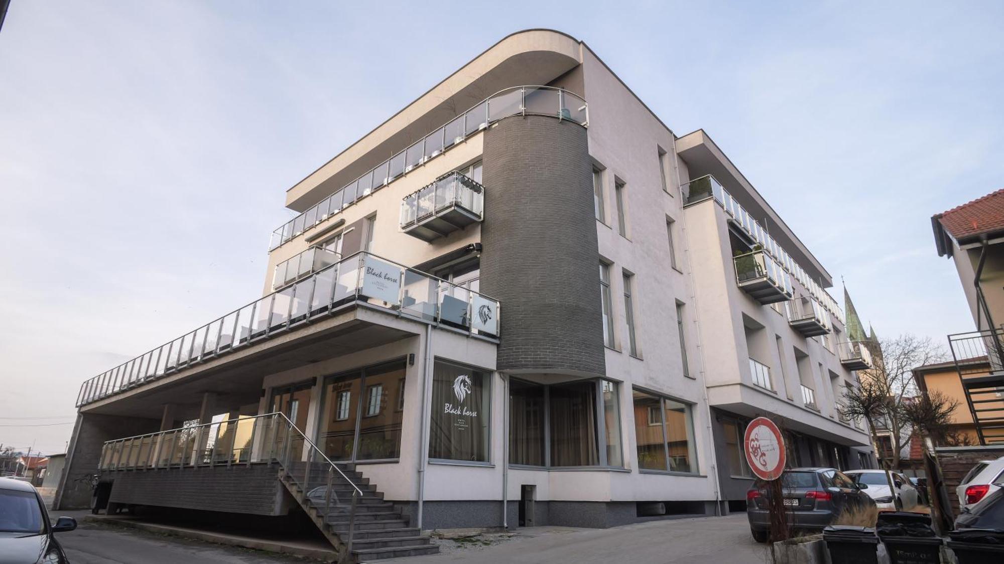 Premium City Centre Bedrooms Прешов Экстерьер фото