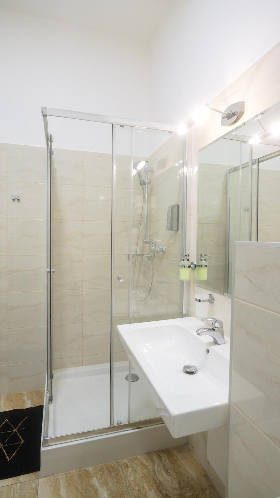 Premium City Centre Bedrooms Прешов Экстерьер фото